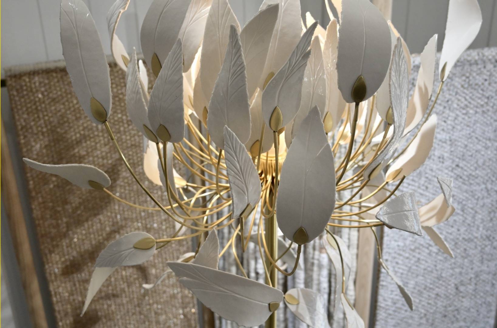 Passage secret - Collection Swan. Sculpture lumineuse en porcelaine et laiton. 